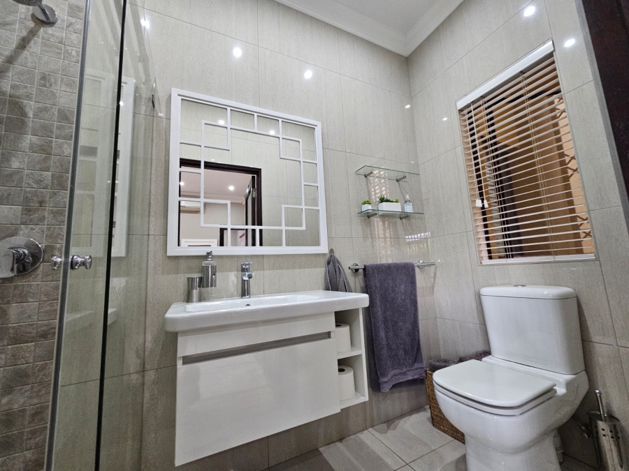 5 Bedroom Property for Sale in Jim Fouchepark Free State